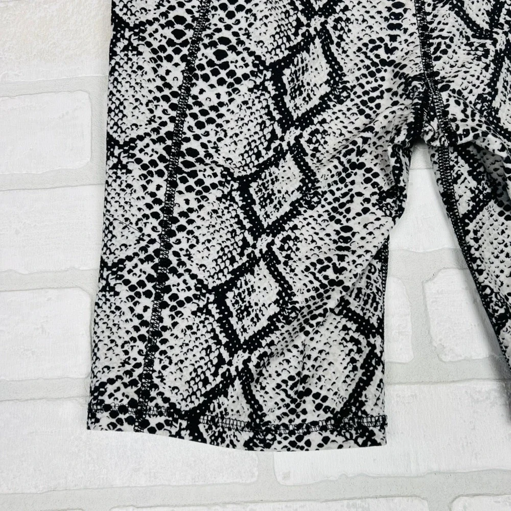 High Waisted Snakeskin Print Biker‎ Shorts with Pockets Black White Python Small
